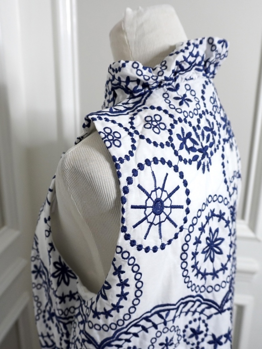 Women's Robbie Bee Ruffled Neck Dress with Knitted Details, Size 12 - Picture 4 of 5